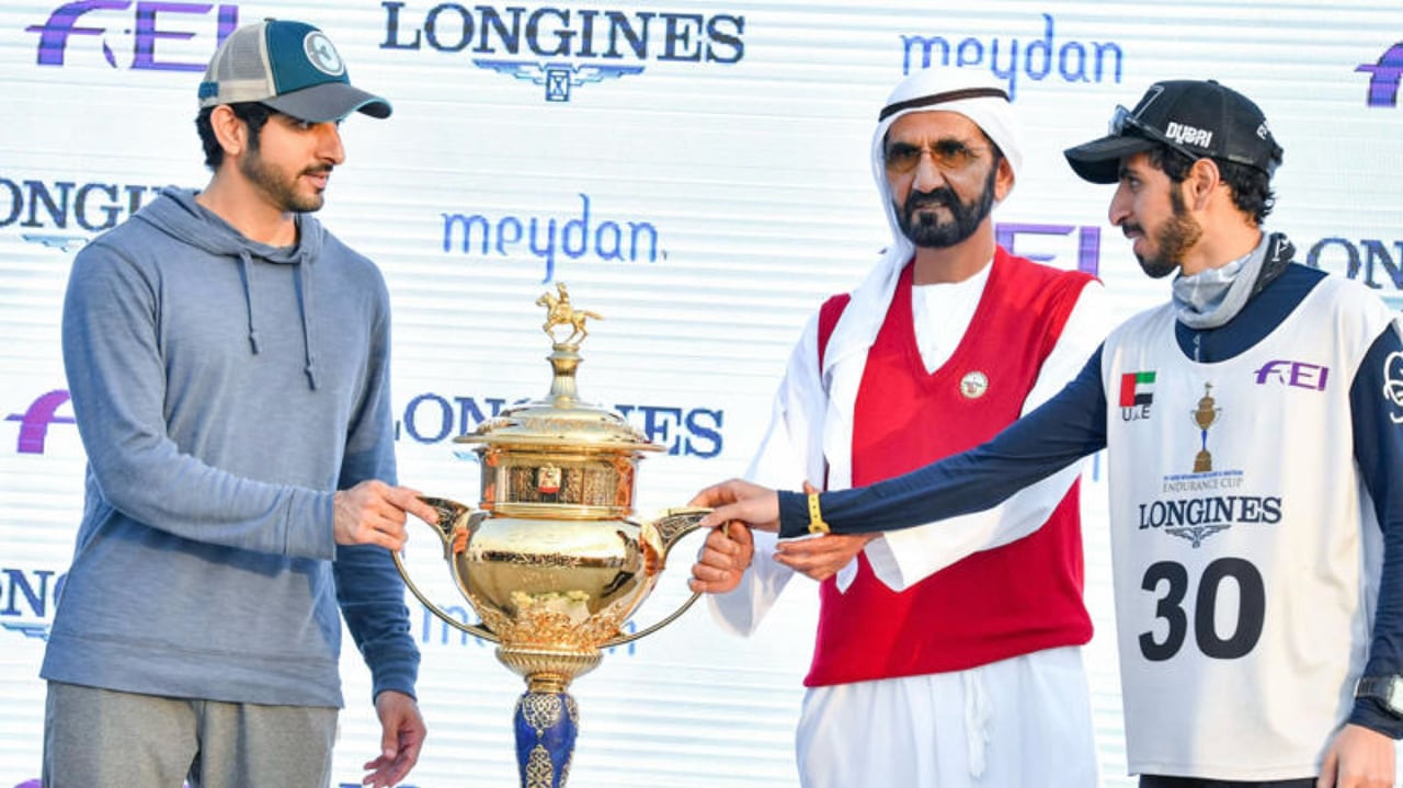 كأس البطولة الذهبي خلال التتويج